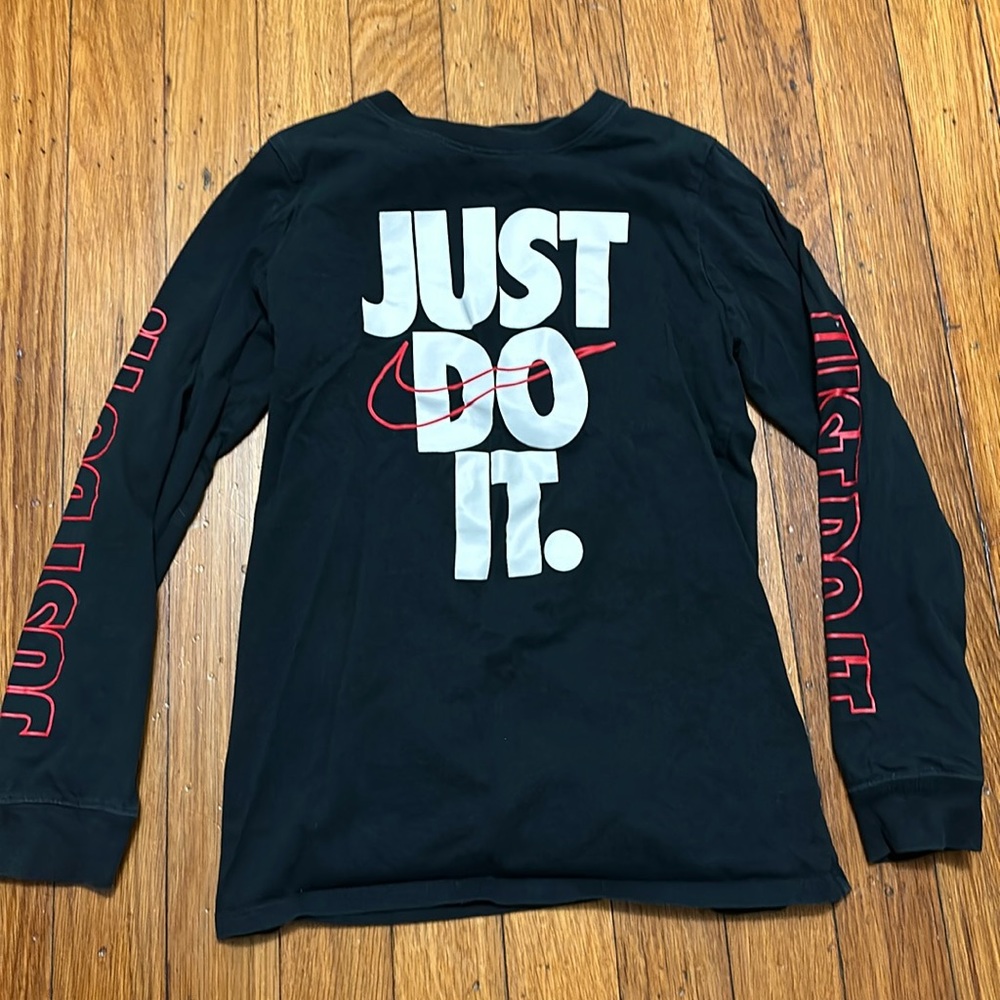 Nike boy top size M